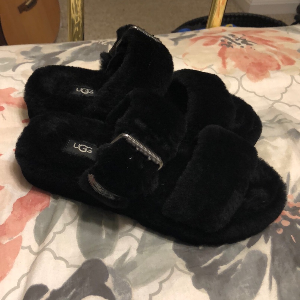 UGG “Fuzz yeah” slipper